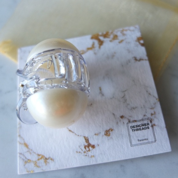 Big Pearl Hair Clip - Translucent Grey Base - Picture 3 of 5